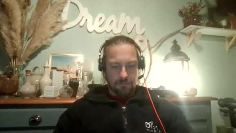 Snapshot of moi9876543210 chatting on 01-12-26, 03:50 Julien online show from 01-12-26, 03:50