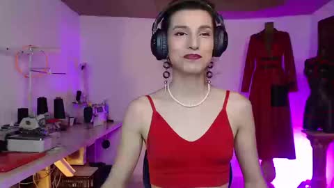 Snapshot of moira_hot chatting on 09-17-25, 07:59 moira_hot online show from 09-17-25, 07:59