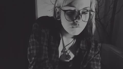 Molly Crow online show from 01-22-25, 08:49