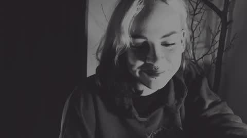 Molly Crow online show from 01-24-25, 10:41