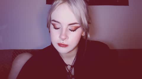 Molly Crow online show from 02-26-25, 01:21