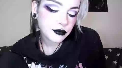 Molly Crow online show from 03-08-25, 11:49