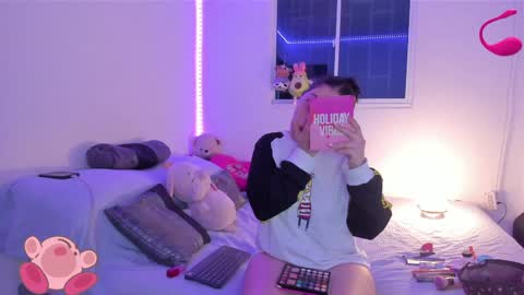 Snapshot of molly_g18 chatting on 02-02-25, 03:43 MARIANA online show from 02-02-25, 03:43