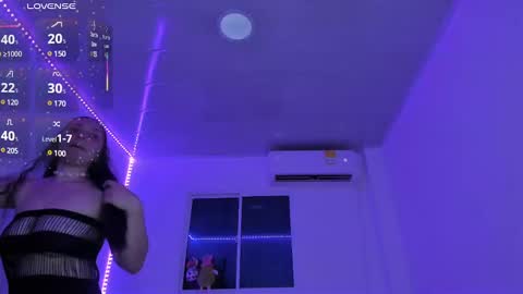 Snapshot of molly_g18 chatting on 02-12-25, 12:48 MARIANA online show from 02-12-25, 12:48