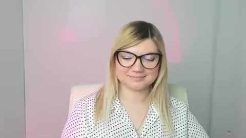 Molly online show from 11-07-25, 04:18