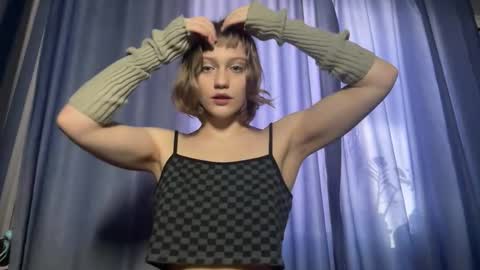 molly_poly online show from 11-17-25, 09:59