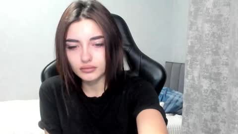 Molly online show from 11-24-25, 07:46