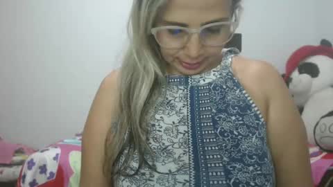 Snapshot of mollybunny01 chatting on 02-17-25, 02:31 Molly Bunny online show from 02-17-25, 02:31