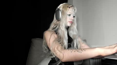 Snapshot of mollycodle chatting on 01-27-25, 04:54 Goddess Katherine online show from 01-27-25, 04:54