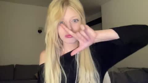 Snapshot of mollycodle chatting on 10-04-25, 07:34 Goddess Katherine online show from 10-04-25, 07:34