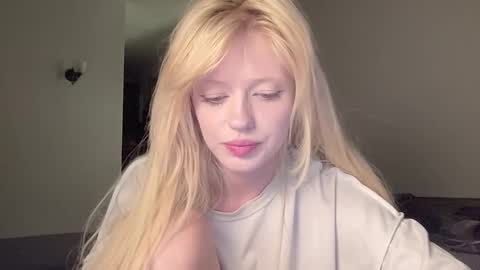 Snapshot of mollycodle chatting on 10-22-25, 07:24 Goddess Katherine online show from 10-22-25, 07:24
