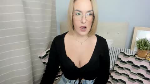 MollyCrazy online show from 11-27-25, 03:25