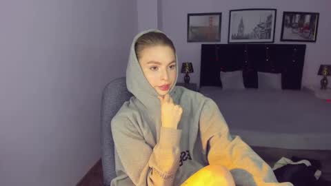 Snapshot of mollydangerous chatting on 12-28-24, 07:01 Taisha online show from 12-28-24, 07:01