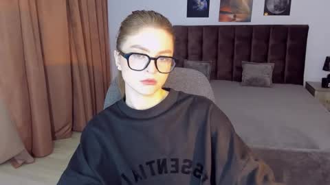 Snapshot of mollydangerous chatting on 01-30-25, 11:33 Taisha online show from 01-30-25, 11:33