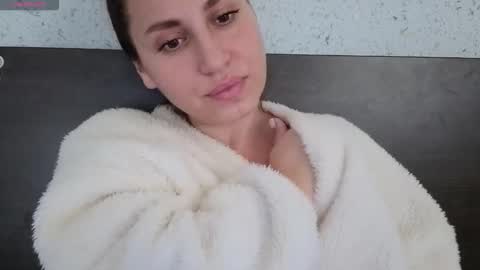 Snapshot of mollyforyou chatting on 11-19-25, 10:37 Nica follow me online show from 11-19-25, 10:37