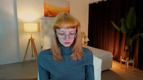 Snapshot of mollyjiggles chatting on 10-04-25, 12:36 mollyjiggles online show from 10-04-25, 12:36