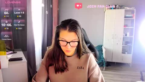  KIRA  online show from 09-19-25, 04:03