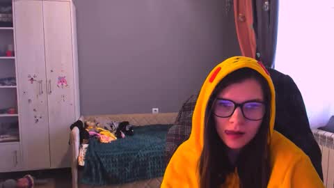  KIRA  online show from 12-05-25, 06:44