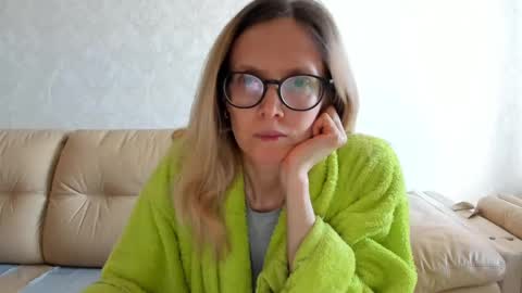 Snapshot of mollystory chatting on 02-18-25, 11:22 AngelMomm online show from 02-18-25, 11:22