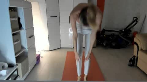 Snapshot of mollystory chatting on 03-09-25, 06:39 AngelMomm online show from 03-09-25, 06:39