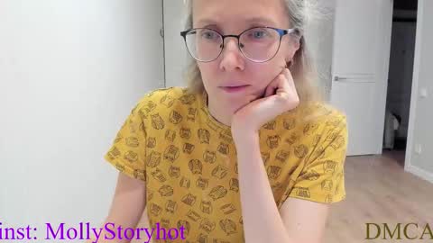 Snapshot of mollystory chatting on 11-20-25, 06:46 AngelMomm online show from 11-20-25, 06:46
