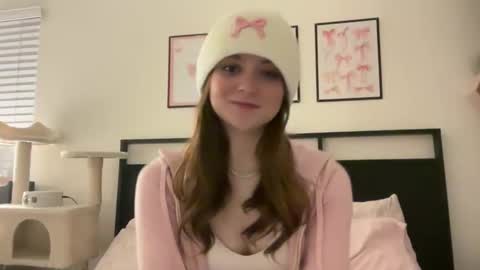 Snapshot of mollyxxxmoon chatting on 02-14-26, 08:11 Molly Moon online show from 02-14-26, 08:11