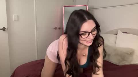 Snapshot of mollyy2006 chatting on 10-24-25, 01:24 Molly online show from 10-24-25, 01:24