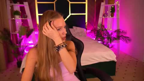 Snapshot of mollyymayy chatting on 12-05-25, 09:29 mollyymayy online show from 12-05-25, 09:29