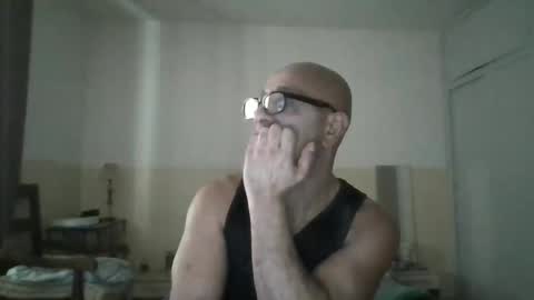 Snapshot of moment71200 chatting on 11-18-25, 12:31 moment71200 online show from 11-18-25, 12:31