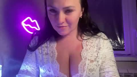 Snapshot of momiyaa chatting on 01-07-26, 04:31 Rihanna online show from 01-07-26, 04:31