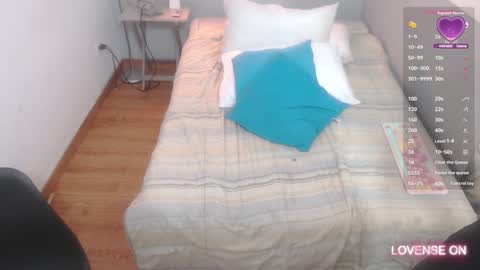 Snapshot of mommyissuess_ chatting on 01-30-25, 10:51 Daphne  online show from 01-30-25, 10:51