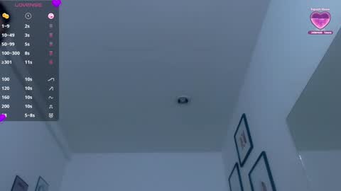 Snapshot of mommyissuess_ chatting on 02-05-25, 08:21 Daphne  online show from 02-05-25, 08:21