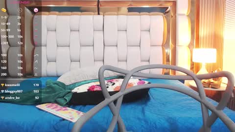 Snapshot of mommyissuess_ chatting on 02-20-25, 05:23 Daphne  online show from 02-20-25, 05:23