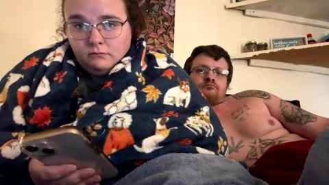 Snapshot of mommyndaddyplaytime chatting on 11-01-25, 02:41 mommyndaddyplaytime online show from 11-01-25, 02:41