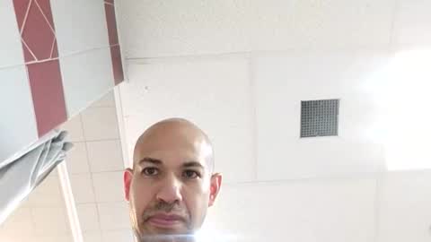 Snapshot of momo406 chatting on 11-09-25, 02:04 momo406 online show from 11-09-25, 02:04