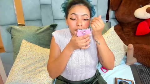 Snapshot of momo_ayasse chatting on 09-22-25, 01:29 Momo online show from 09-22-25, 01:29