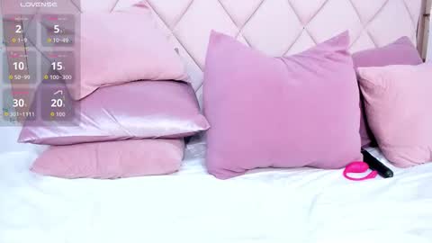 Snapshot of momo_ayasse chatting on 10-14-25, 10:43 Momo online show from 10-14-25, 10:43