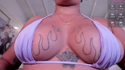 Snapshot of momo_ayasse chatting on 11-18-25, 01:55 Momo online show from 11-18-25, 01:55