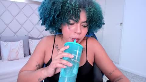 Snapshot of momo_ayasse chatting on 11-25-25, 09:48 Momo online show from 11-25-25, 09:48