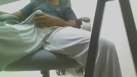 Snapshot of momylover006 chatting on 12-04-25, 11:24 Mommy Lover online show from 12-04-25, 11:24