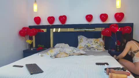 Snapshot of mona093 chatting on 02-19-25, 12:55 Mona093 online show from 02-19-25, 12:55