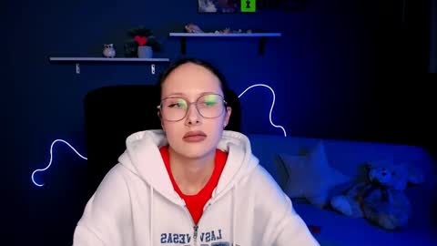 Snapshot of mona_cloud chatting on 03-05-25, 12:44 Mona online show from 03-05-25, 12:44