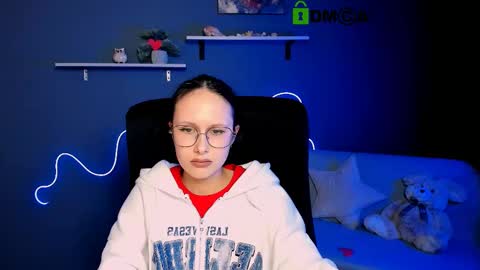 Snapshot of mona_cloud chatting on 03-05-25, 04:02 Mona online show from 03-05-25, 04:02
