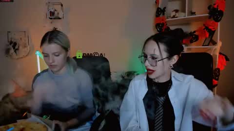 Snapshot of mona_cloud chatting on 10-20-25, 07:14 Mona online show from 10-20-25, 07:14