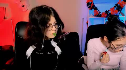 Snapshot of mona_cloud chatting on 10-24-25, 07:54 Mona online show from 10-24-25, 07:54