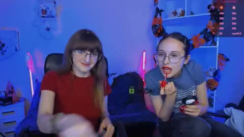 Snapshot of mona_cloud chatting on 10-28-25, 08:11 Mona online show from 10-28-25, 08:11