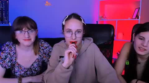 Snapshot of mona_cloud chatting on 11-05-25, 08:09 Mona online show from 11-05-25, 08:09