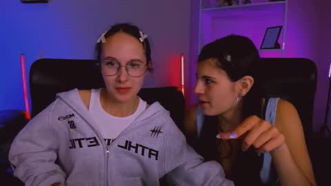 Snapshot of mona_cloud chatting on 11-25-25, 11:27 Mona online show from 11-25-25, 11:27