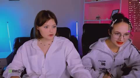 Snapshot of mona_cloud chatting on 11-26-25, 08:32 Mona online show from 11-26-25, 08:32