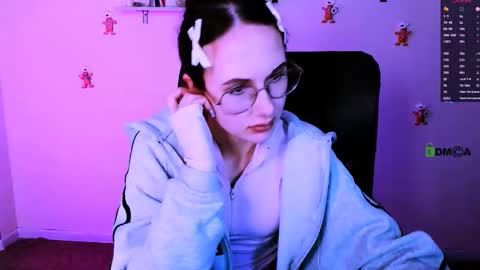 Snapshot of mona_cloud chatting on 01-18-26, 09:18 Mona online show from 01-18-26, 09:18